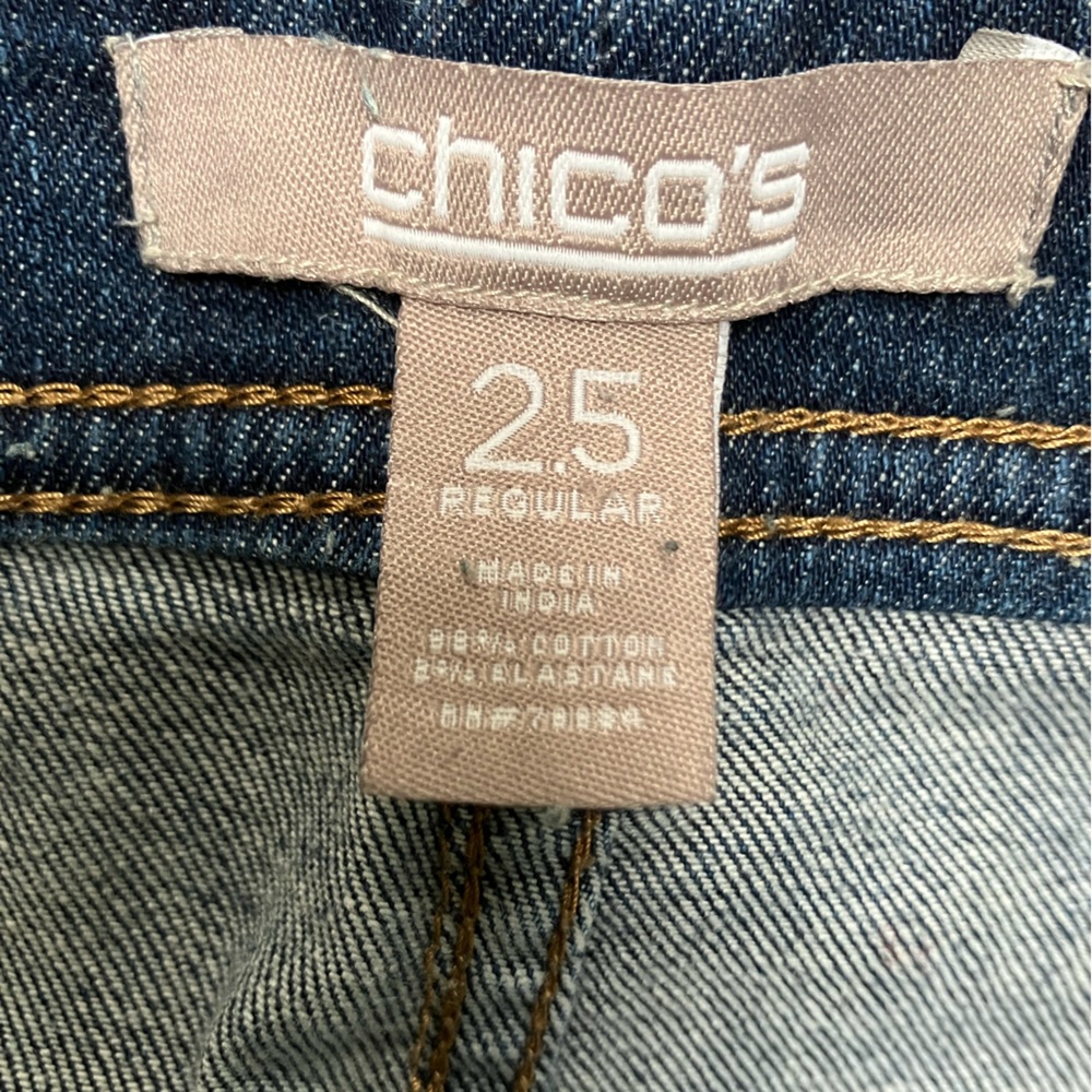 Chico’s Regular Straight Leg Blue Jeans. 25. Inseam is 30”. Embroidered pockets. - Picture 2 of 4